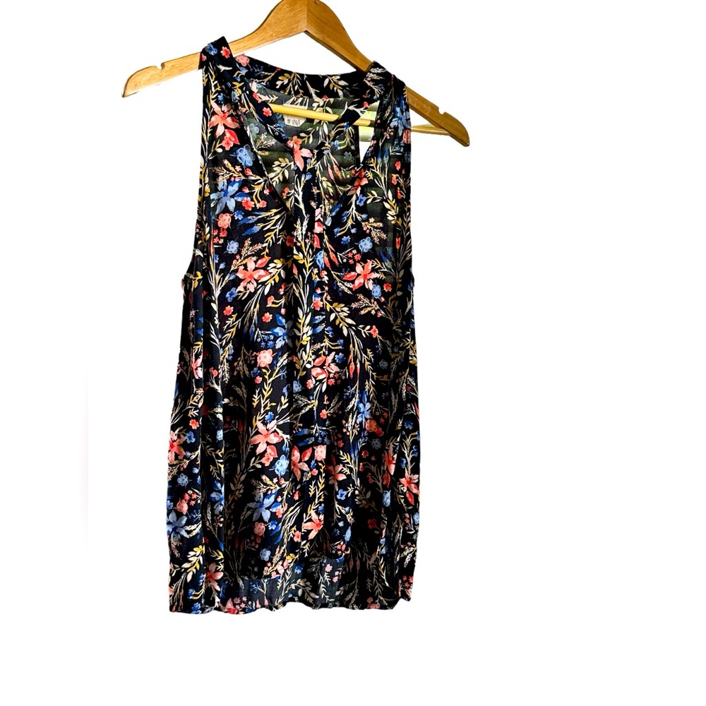 Summer sleeveless top